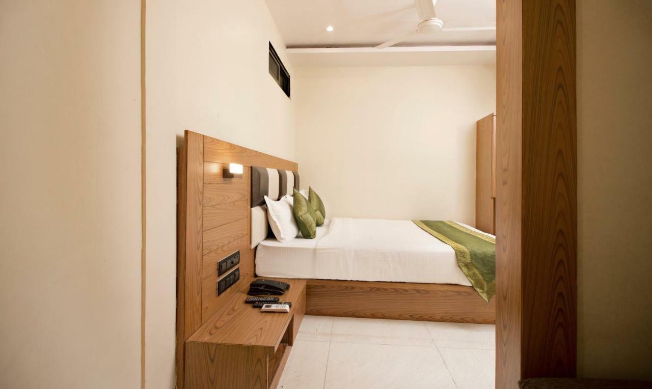 Hotel Residency Park Мумбаи Экстерьер фото